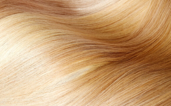 Piękne, lśniące blond włosy