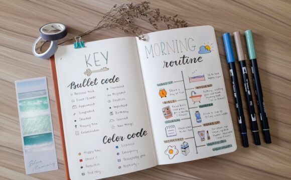 Otwarty zeszyt z zapisaną poranną rutyną
